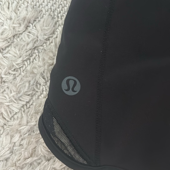 Black Lululemon hottie hot shorts size 0 - Picture 3 of 3